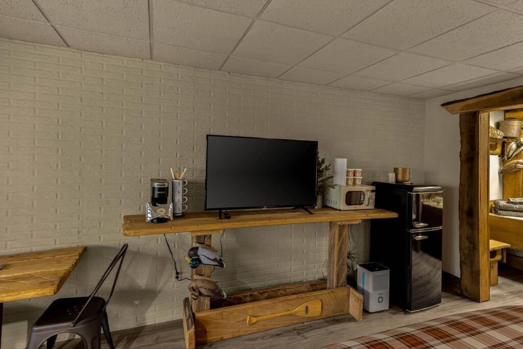 Stonegate Lodge King Bed Wifi 50In Roku Tv Salt Water Pool Room #102 Eureka Springs Εξωτερικό φωτογραφία